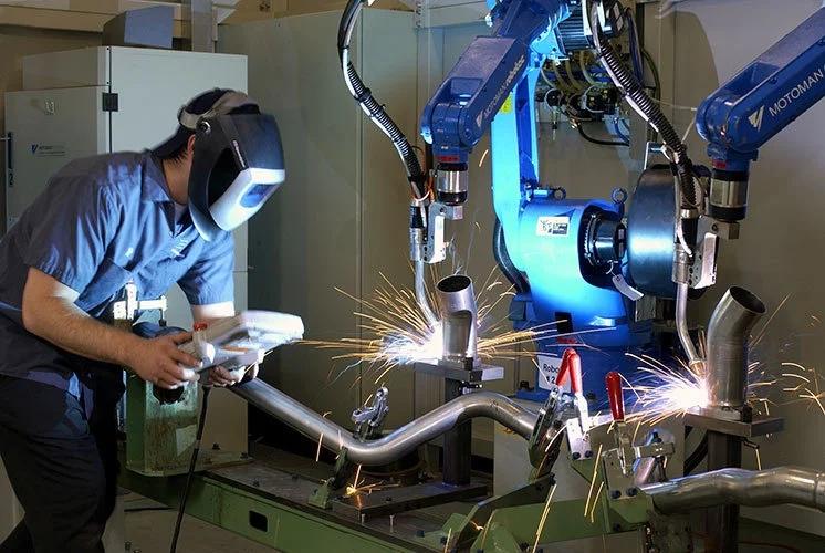 日本安川机器人全自动焊接机器人工业机架钢格板焊接机械|价格,厂家
